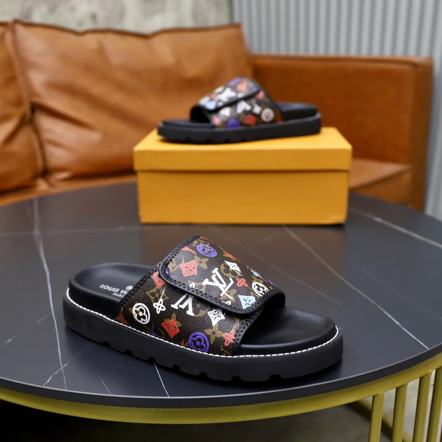 Ex-factory price: 320💰🙅‍♂️🙅‍♂️🙅‍♂️ Brand: LV Louis Vuitton Standard code: 38-45 Grade: Same as the official website Material: Original material design Original rubber wear-resistant molded outsole Style category: Men's fashion sandals Distinguished luxury brand elements Top luxury Color: Actual picture color